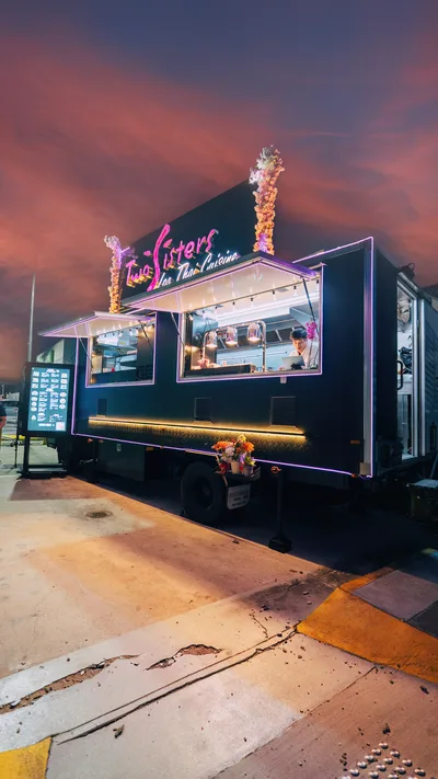 Two Sisters Street Eats — genuine food-truck photograph